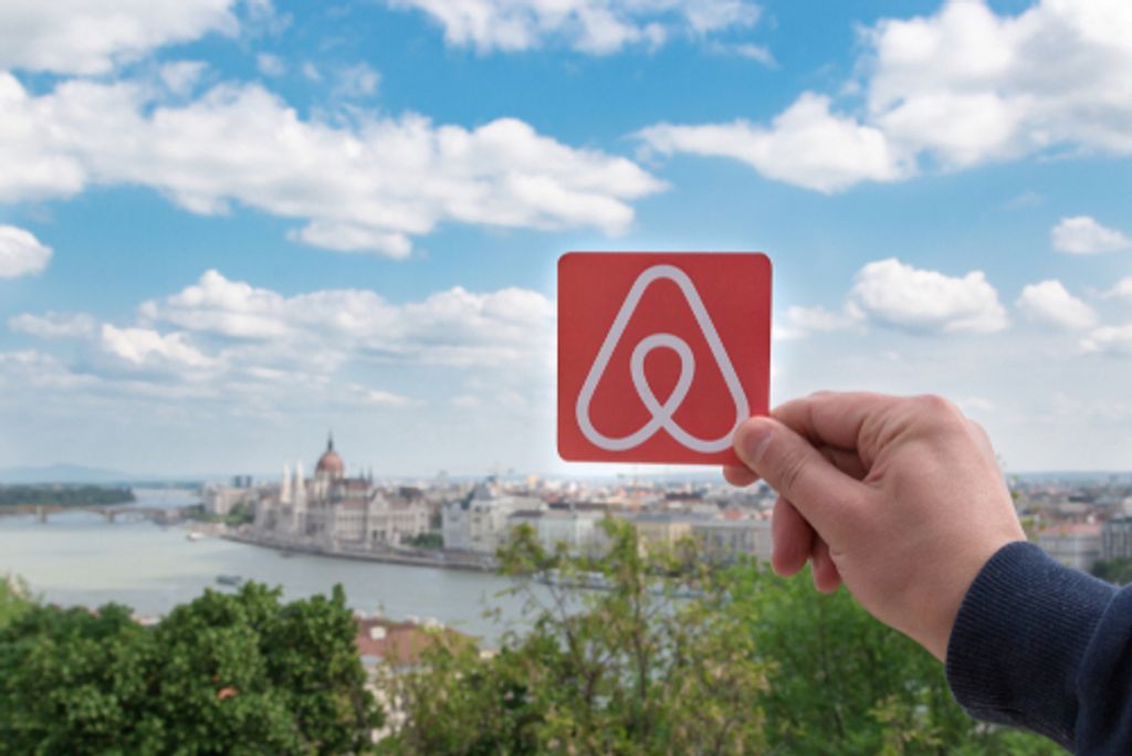 SHUTTERSTOCK AIRBNB בבודפשט